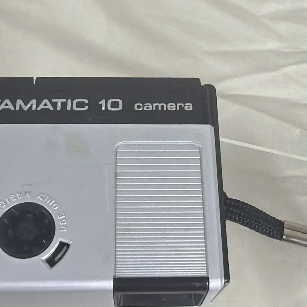 Vintage Kodak Pocket Instamatic 10 Camera 110 Film Magicube Untested